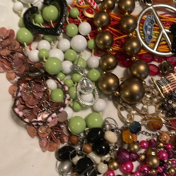 Gallon bag 5 pounds Junk Drawer Jewelry. - Picture 2 of 13